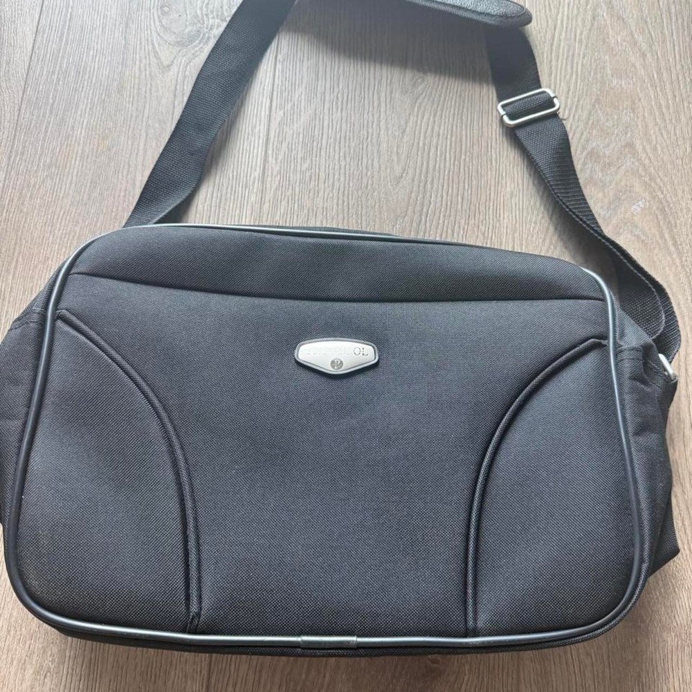 Protocol Black Laptop Messenger Bag | Padded Shoulder Strap | Travel Briefcase